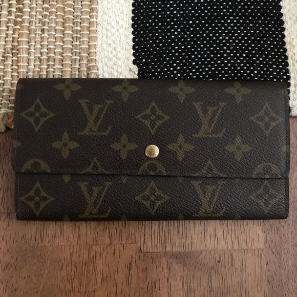 Louis Vuitton Handbags - Louis Vuitton monogram Sarah Portofeuille long wallet